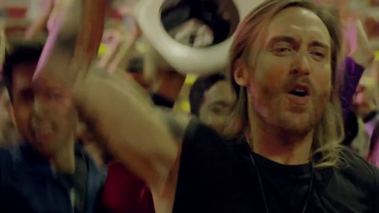 David Guetta Ft. Ne-Yo & Akon - Play Hard (Official Music Video)