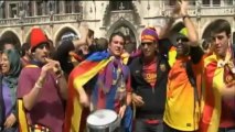 Cientos de aficionados del FC Barcelona se concentran en la Marient Platz