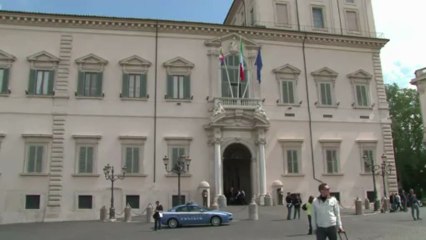 Italy's Napolitano begins talks to form government