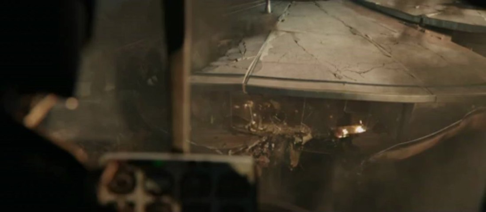 Iron Man 3 - Extrait - L'attaque de la maison de Tony Stark (VF)