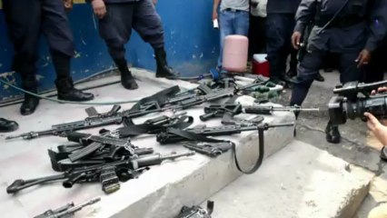 Policiais em greve na violenta Tegucigalpa