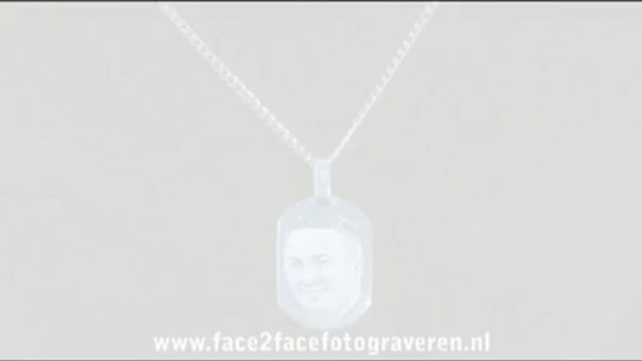 Gegraveerd foto hangertje (semi ovaal)