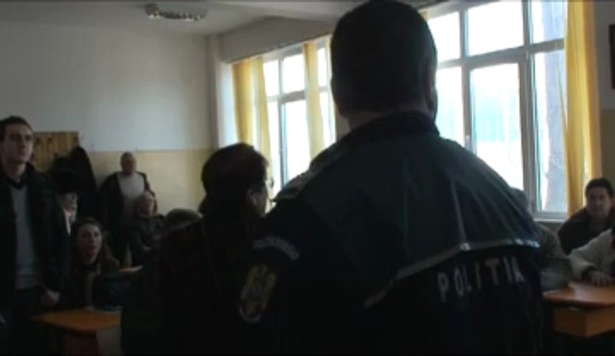 Administratora Mirea Viorica, dată afară cu Poliția de la Asociația de Proprietari 358 Constanța, zona Delfinariu - partea 8