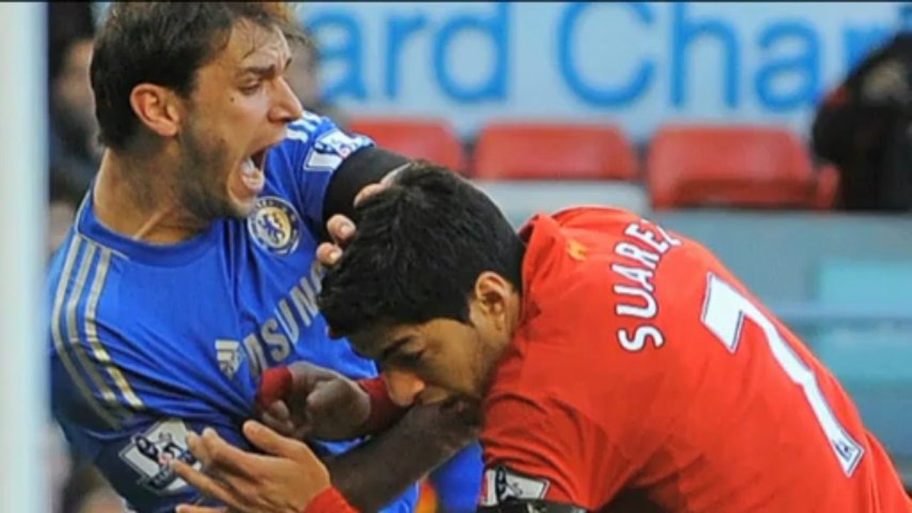 Nach biss-attacke: suarez droht lange sperre