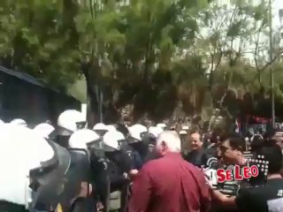 Ένταση και χημικά έξω από το τούρκικο προξενείο2