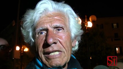 Napoli - Ztl, protesta sotto casa di De Magistris con una "bara" (22.04.13)