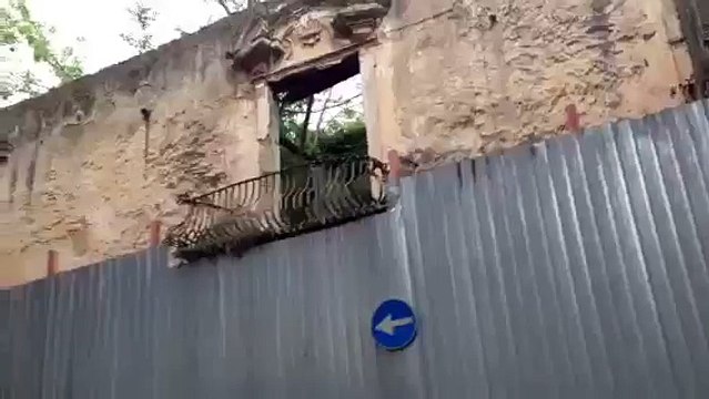 Aversa (CE) - Pericolo crollo nel centro storico (22.04.13)