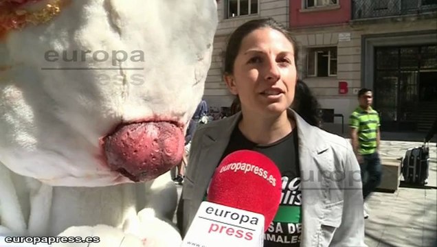 Recogen firmas contra la vivisección en Barcelona