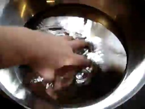 Plonger sa main dans du mercure liquide