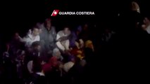 Canale di Sicilia - Guardia Costiera salvataggio notturno di migranti (19.04.13)