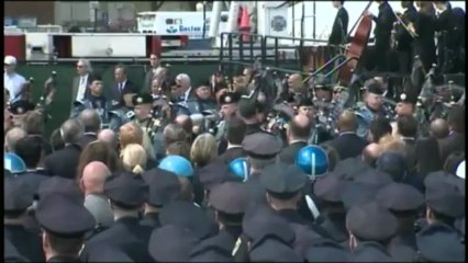 Policial morto no MIT é enterrado