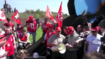 Florange: une stèle pour la "trahison" de Hollande - ArcelorMittal