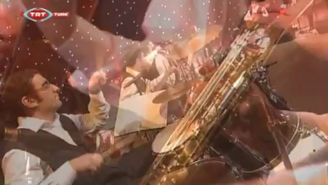 04 özlem özdil uzakların türküsü - yediveren