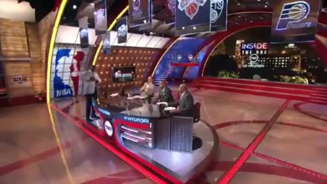 Shaq hurts himself and dunks