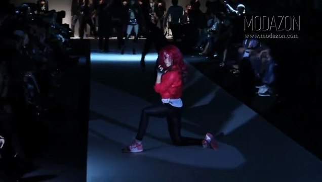 Istanbul Fashion Week Şubat 2011 - Colin's Defilesi