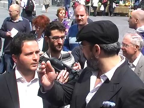 Napoli - La mutandata dei commercianti contro Equitalia -2- (24.04.13)