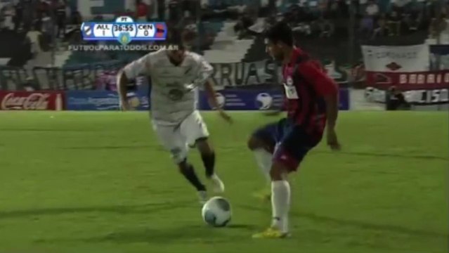 Un dribble dévastateur pour un petit pont de folie !