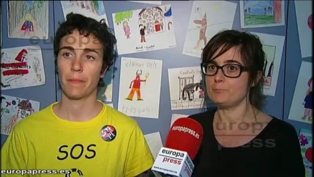 Se encierran en los colegios contra los recortes