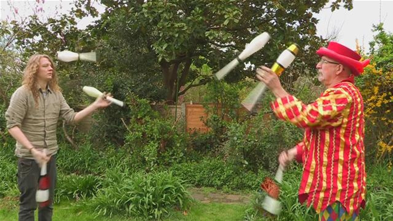 How To Do Two Person Juggling