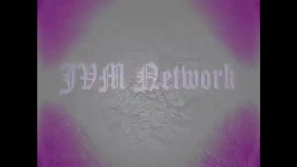 Chica se salva de ser arrollada por el metro