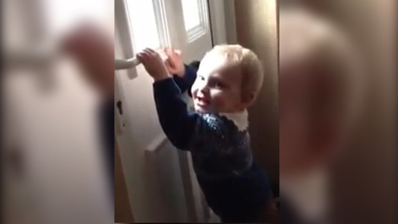 Facteur fait tomber un enfant