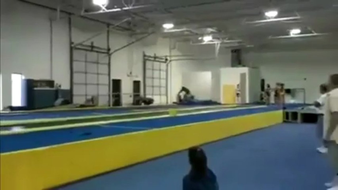 Incroyable Backflips Gymnastique