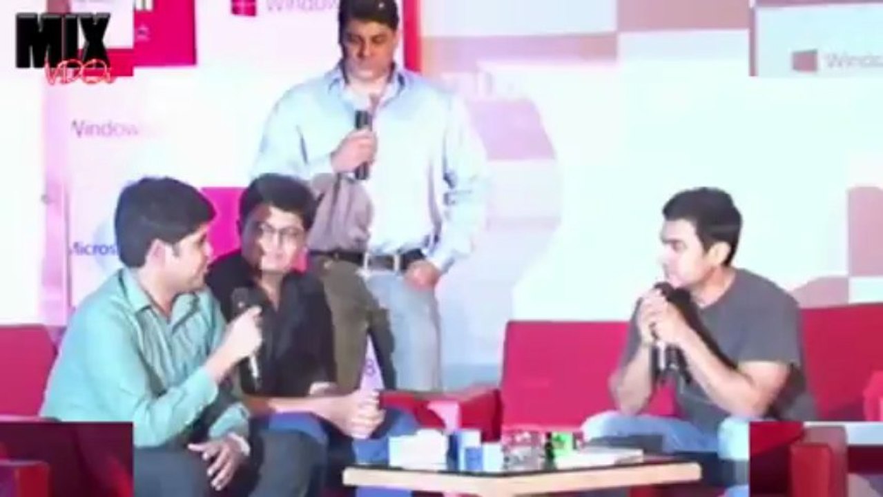 Aamir khan felecitates winners of microsoft talash contest