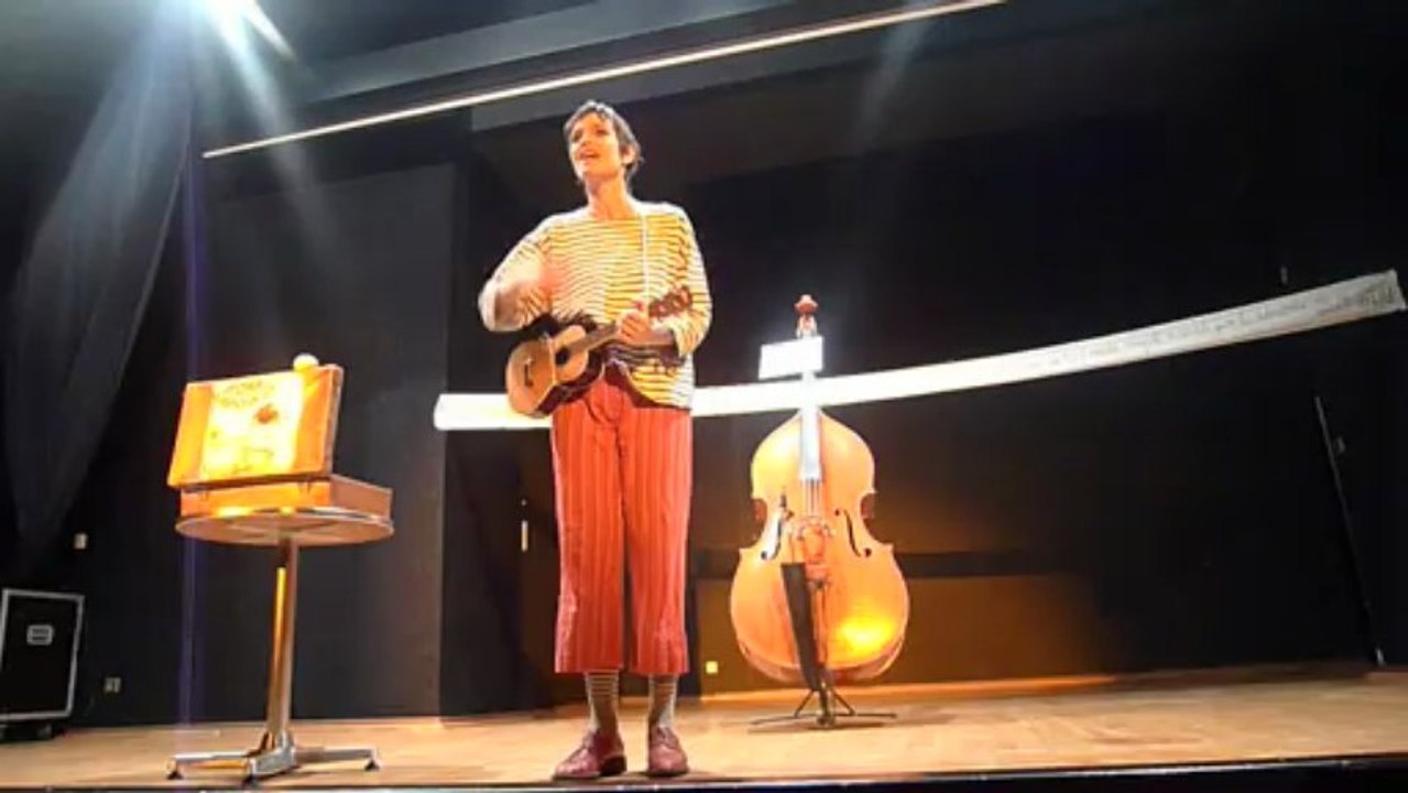 La maman des poissons (Boby Lapointe) par Agnès Doherty