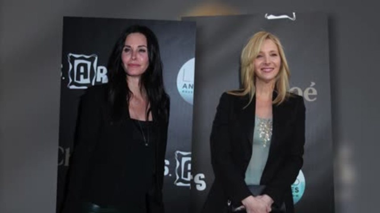 A Youthful Looking Courteney Cox Meets Up With Friend Lisa Kudrow