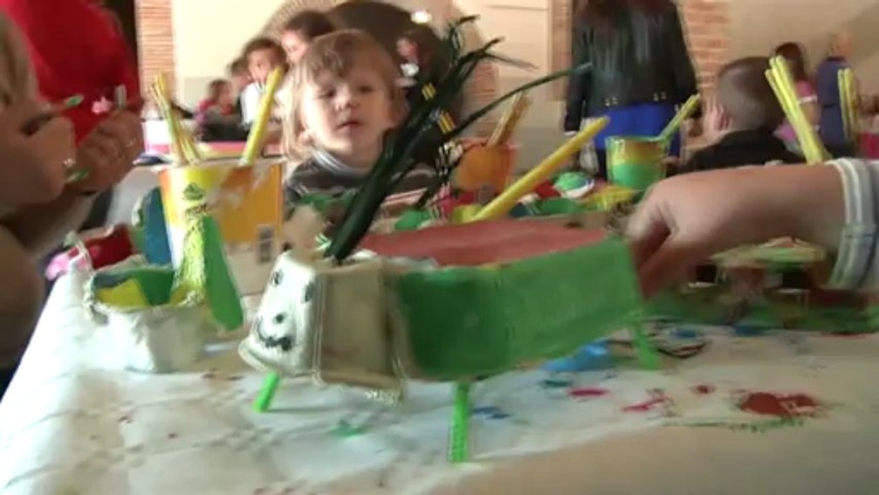 Atelier recyclage de boîtes d'oeufs au Barcarès