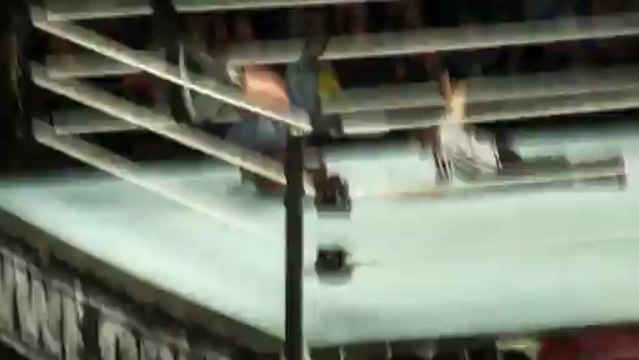 WWE Paris 2013 : R Truth Vs Heath Slater ending (fin du combat)