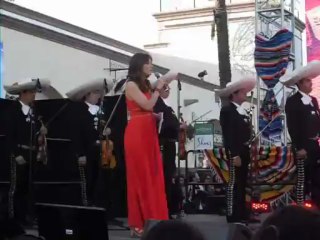 P resentacion el elenco de Que Bonito Amor en plaza Mexico