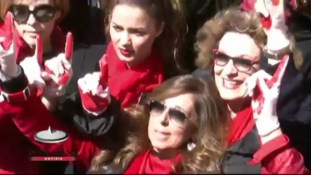 A piazza di Spagna si danza contro la violenza sulle donne