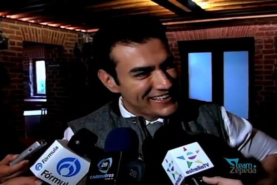 David Zepeda @davidzepeda1 manda su corazón como otros artistas || EH