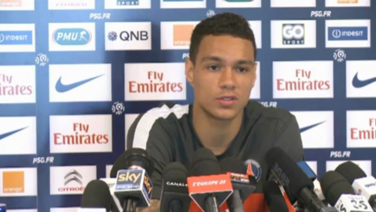 Van der Wiel will bei PSG bleiben: 'Befasse mich nicht mit Gerüchten'