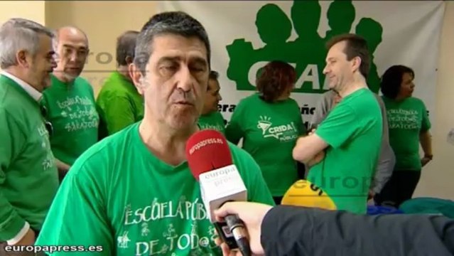 CEAPA encerrada contra la 'Ley Wert'