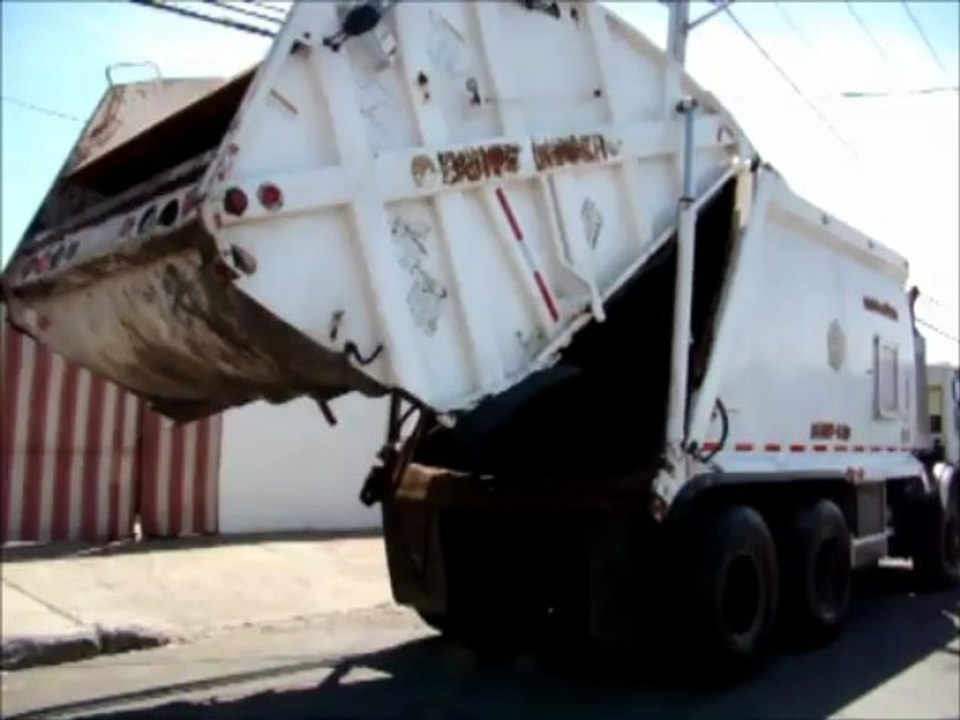 Garbage trucks for sale MoreThanTrucks.com 2003 Mack LE613 25YD Refuse Rear Loader for sale