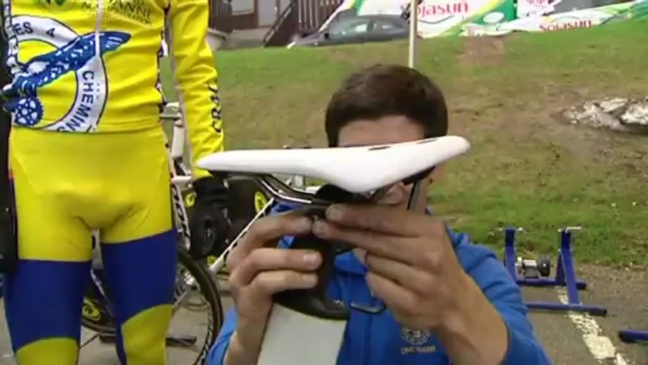 Interview du mécanicien du team  CR4C ROANNE avant le départ du Tour du Jura