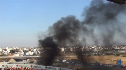 ΑΠΟΕΛ-ΑΕΚ-επεισόδια ημίχρονο (2)