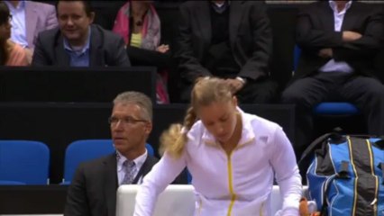 Stuttgart - Sharapova remonta ante Kerber y alcanza la final