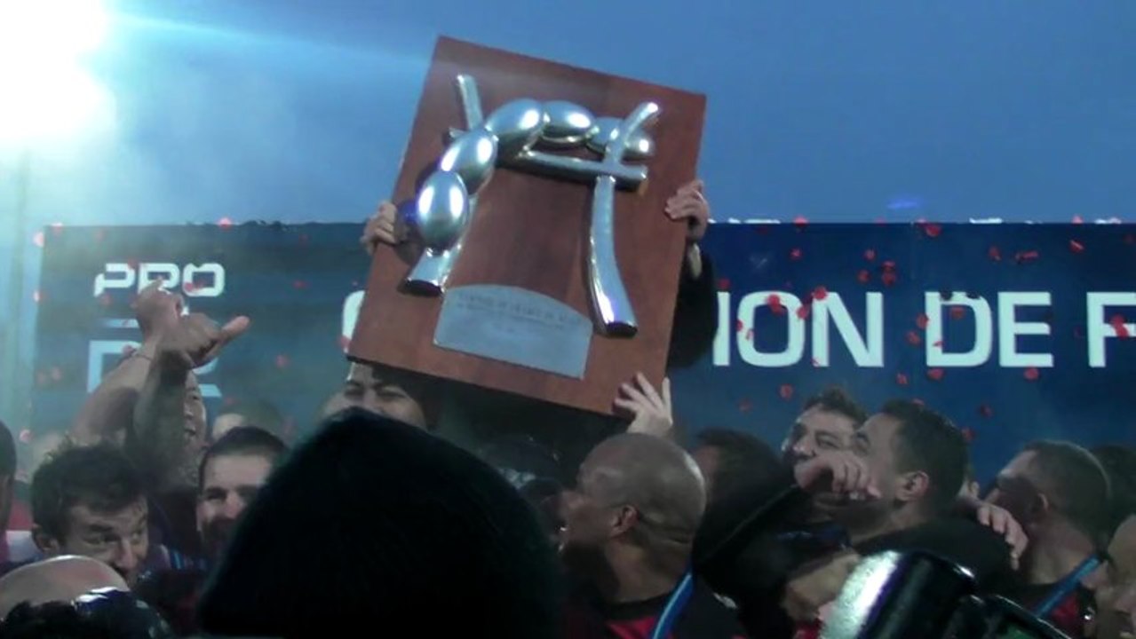Rugby Pro D2 - Oyonnax, champion. Bouclier et joie