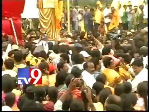 Chandrababu inagurates NTR statue at Shivaji Nagar in Visakha