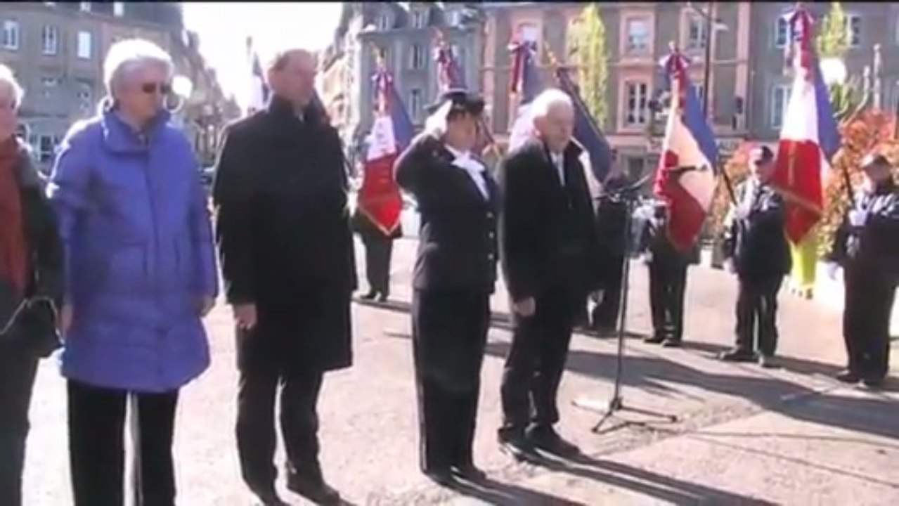 28 avril 2013 journée de la déportation à Avranches : recueillement devant le monument aux morts