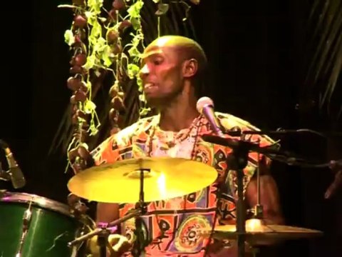 Musée des arts vivants du Cameroun : Calvin Yug ...カルバンYUG