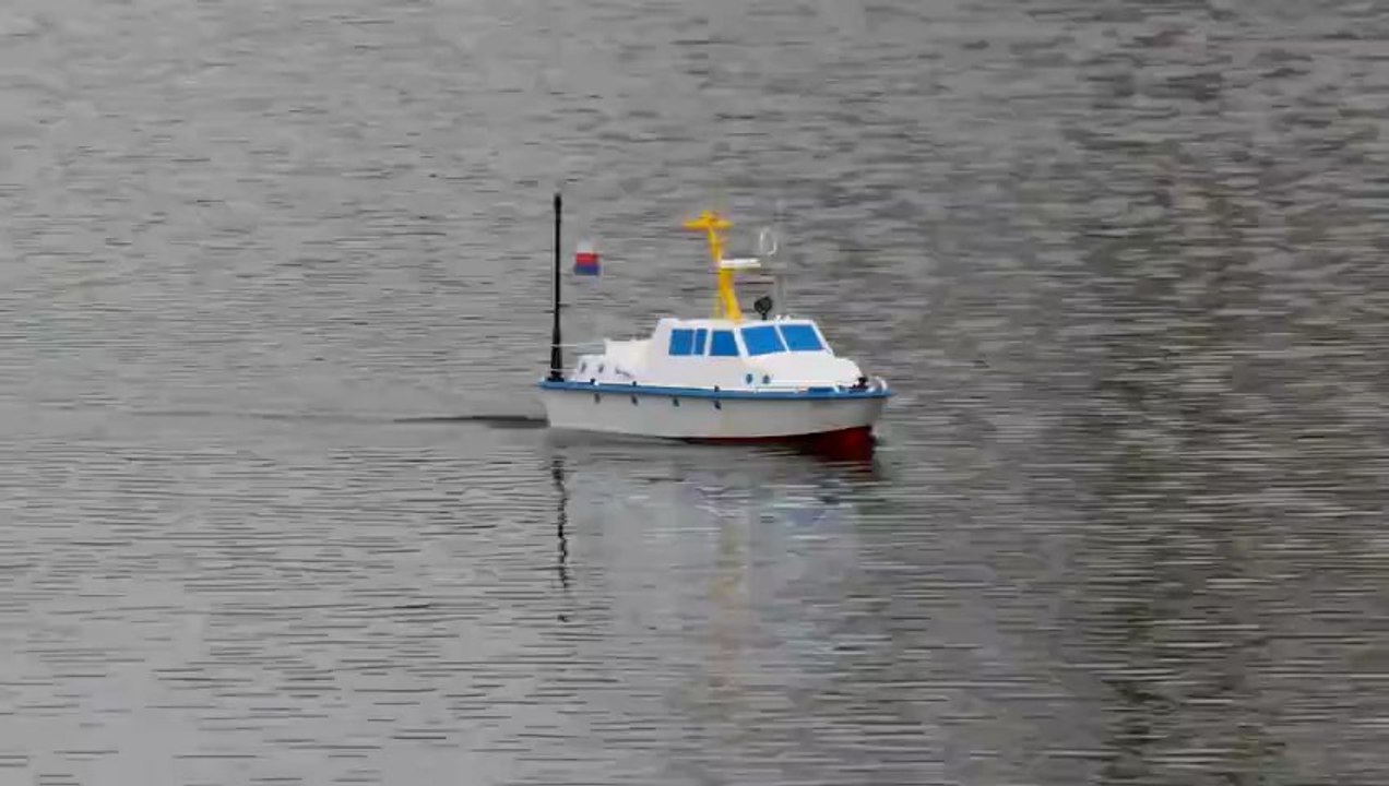 RC pilot boat