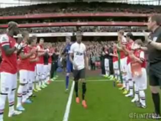 تصفيق لاعبي الارسنال لليونايتد