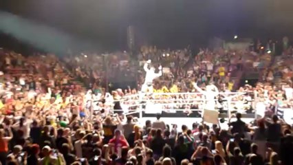 15 - Match par équipe  Randy Orton et The New Age Outlaws contre The Shield