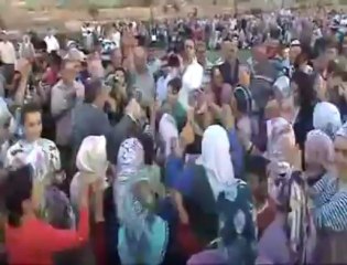 muharrem-ince-kadinlarla-gobek-atti