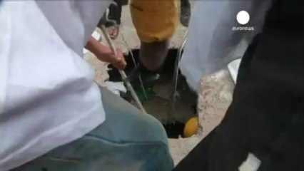 Un fuego dificulta el rescate de supervivientes en...