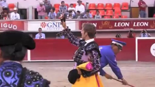 SERGIO FLORES A HOMBROS EN AGUASCALIENTES